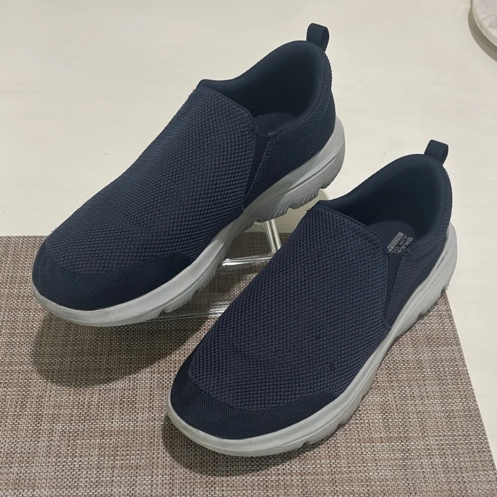 Skechers Ultra Go Walk Sneakers in navy. Men 15. Excellent condition. Very nice! - Picture 2 of 8